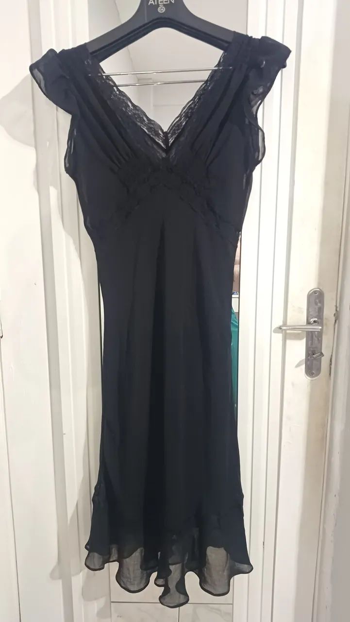 Vestido preto meia perna 