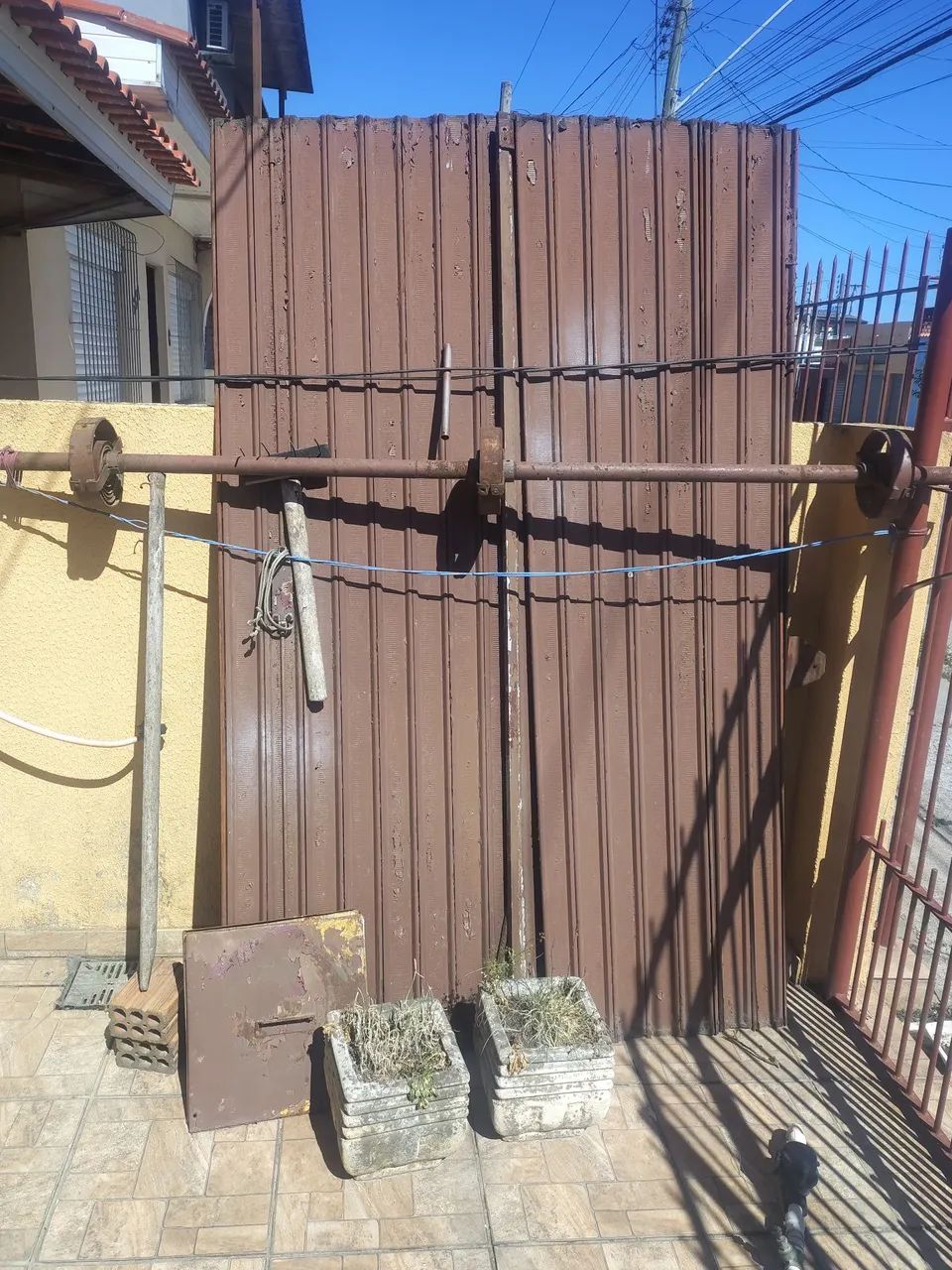 Portão de enrolar manual