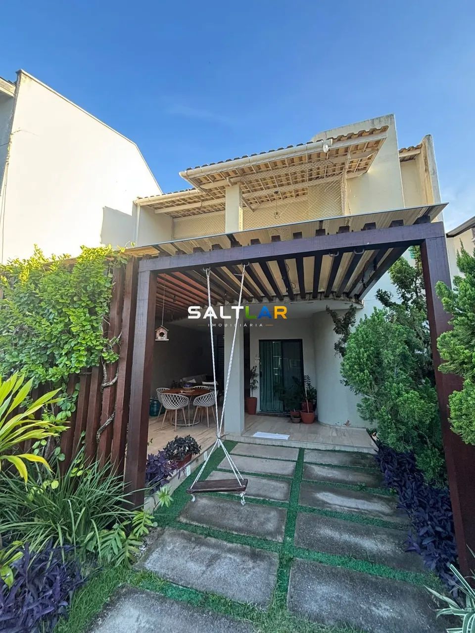 ? CASA DUPLEX EM CONDOMÍNIO  JARDIM DE ALICE E PEREIRA ?