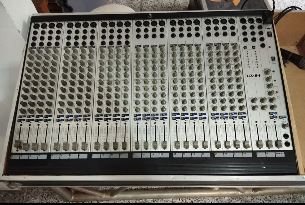 Mesa de Som Analógico Staner 24 canais - Foto 2