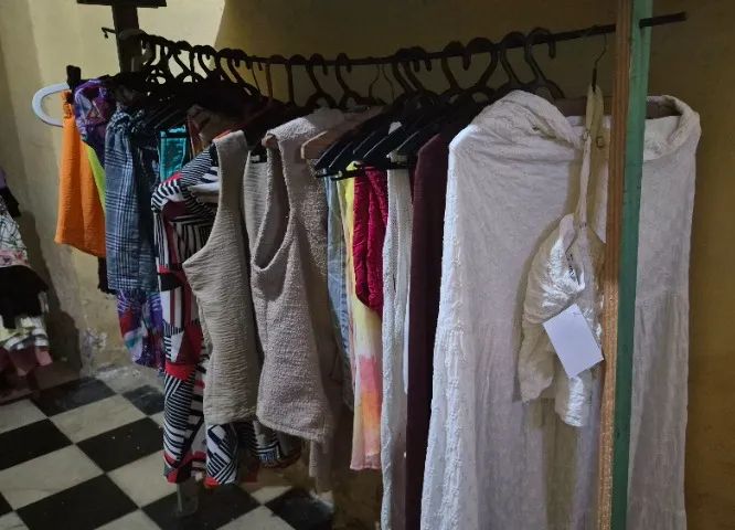  ROUPAS PRA BRECHÓ LOTES COM 155 PEÇAS  - Foto 5