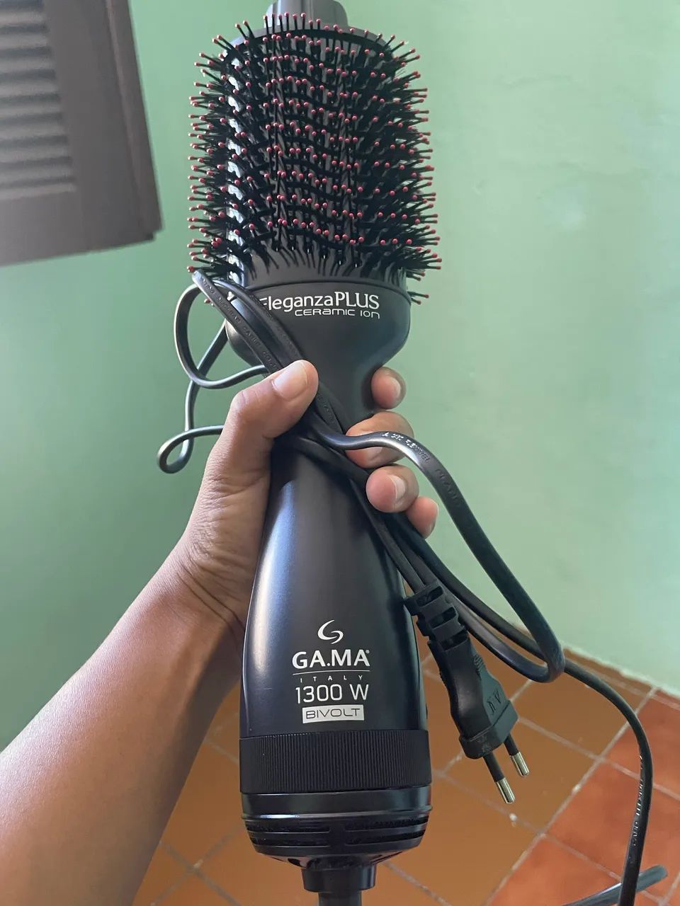 Vendo uma escova secadora