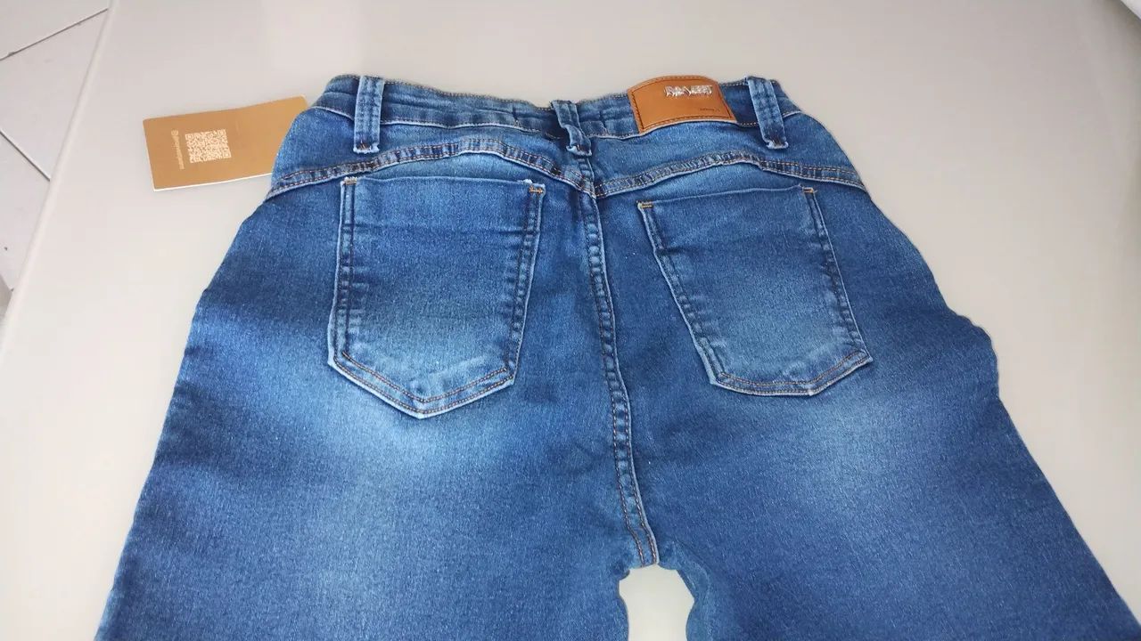 calça jeans slim 