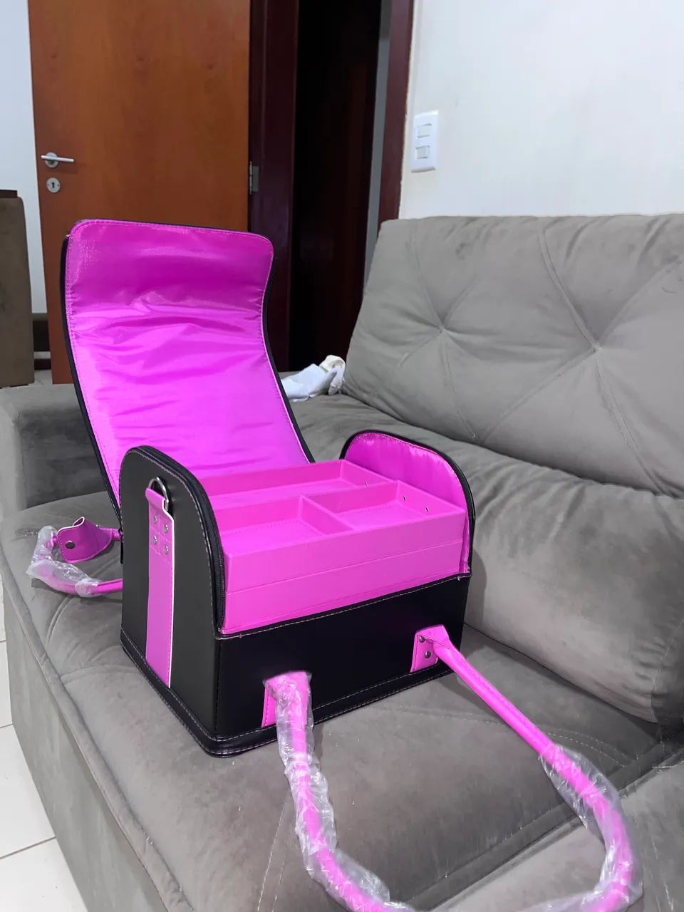 Maleta de Maquiagem Avon Original Preta e Rosa - Nova - Foto 3