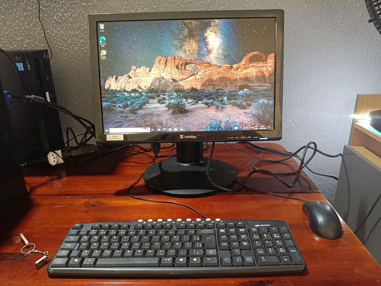 Monitor led itautec 18,5"  resolução HD