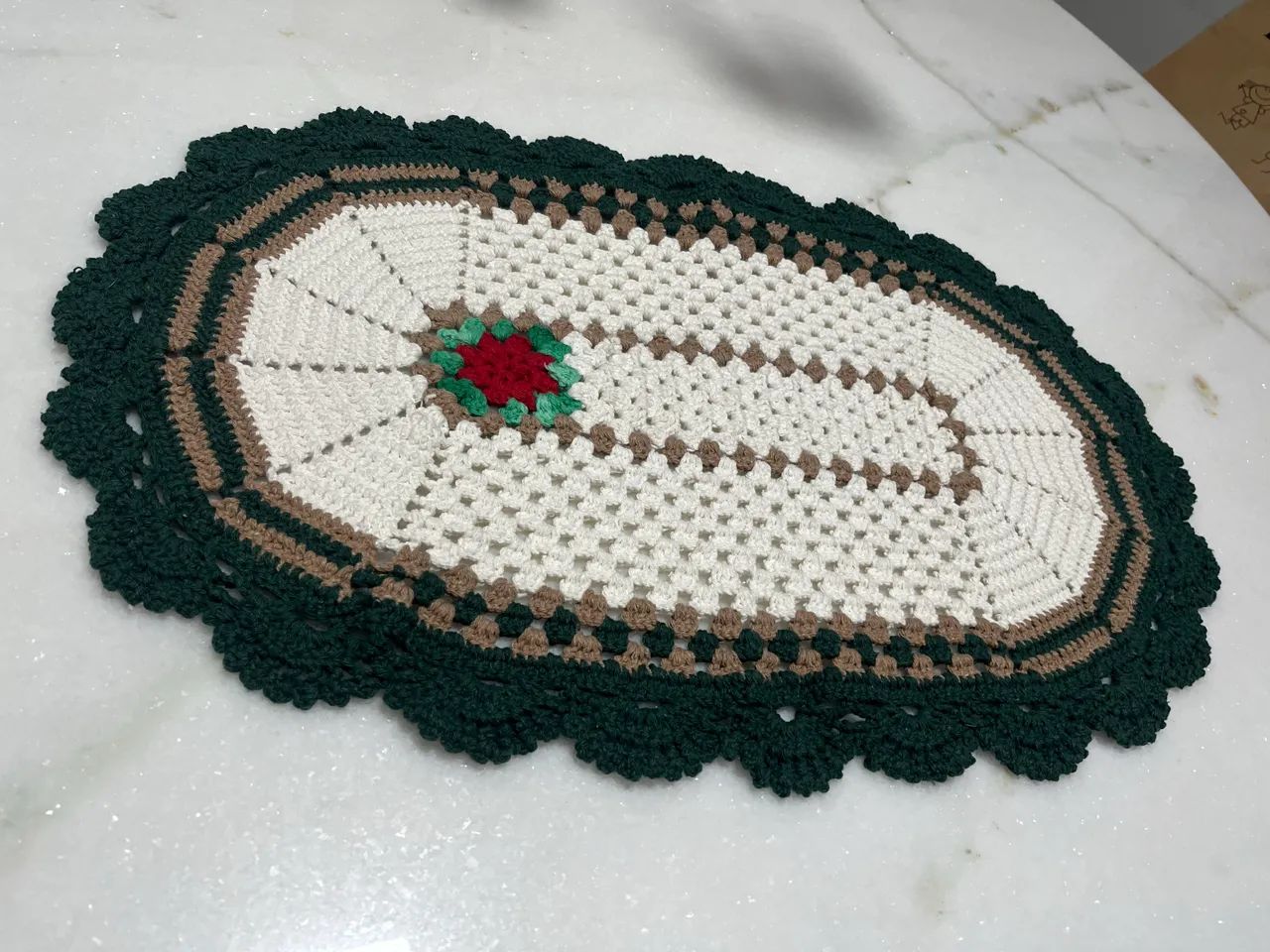 Sousplat Oval com Rosa