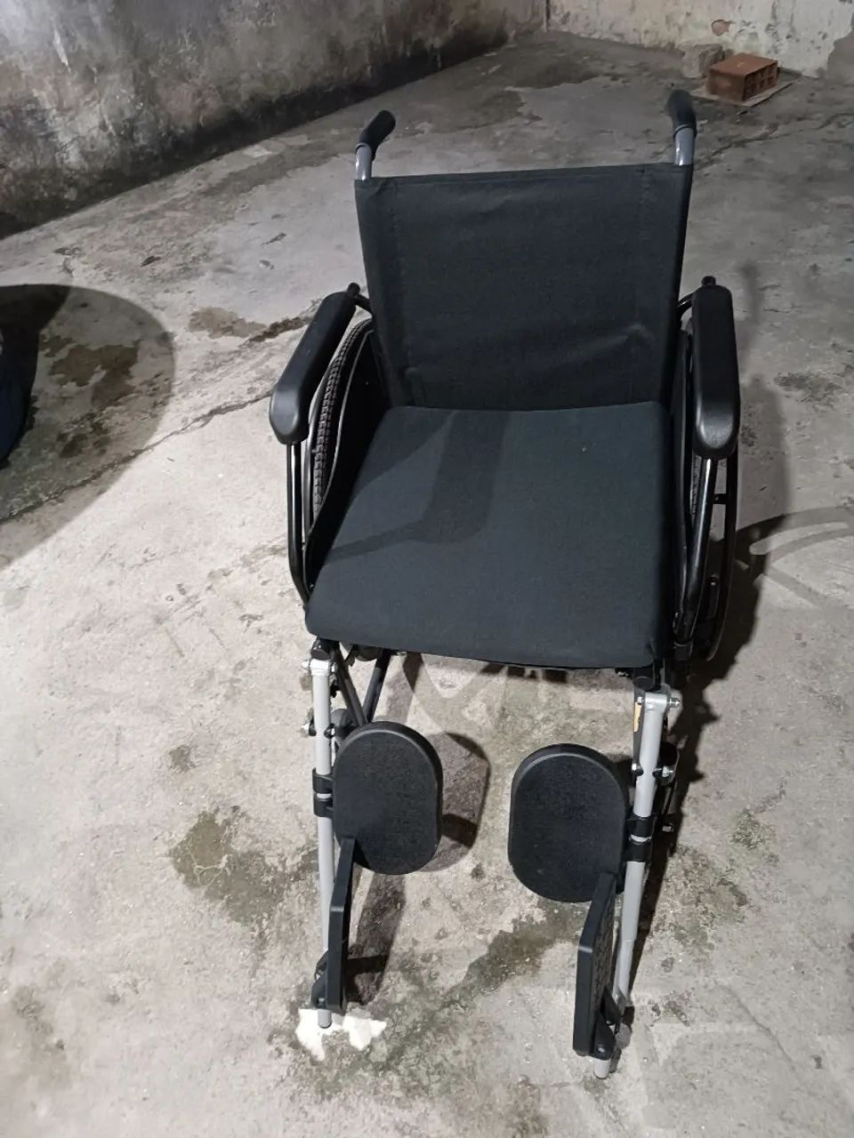 Cadeira De Rodas Prática Pneu Maciço Dobrável Elevação Pernas Prolife - Foto 2