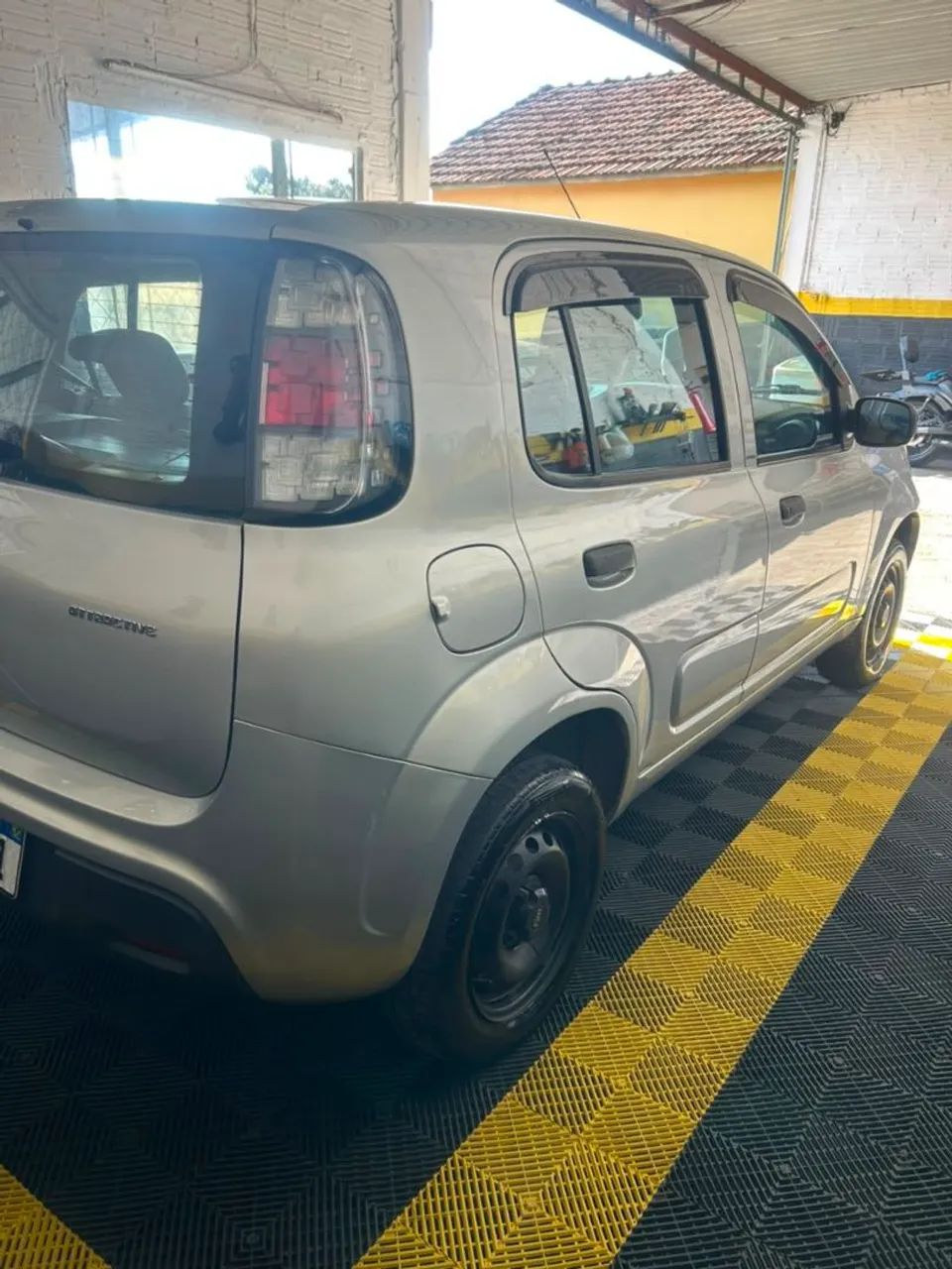 Fiat Uno Attractive 1.0 Flex 6V 5P 2017 - Foto 4