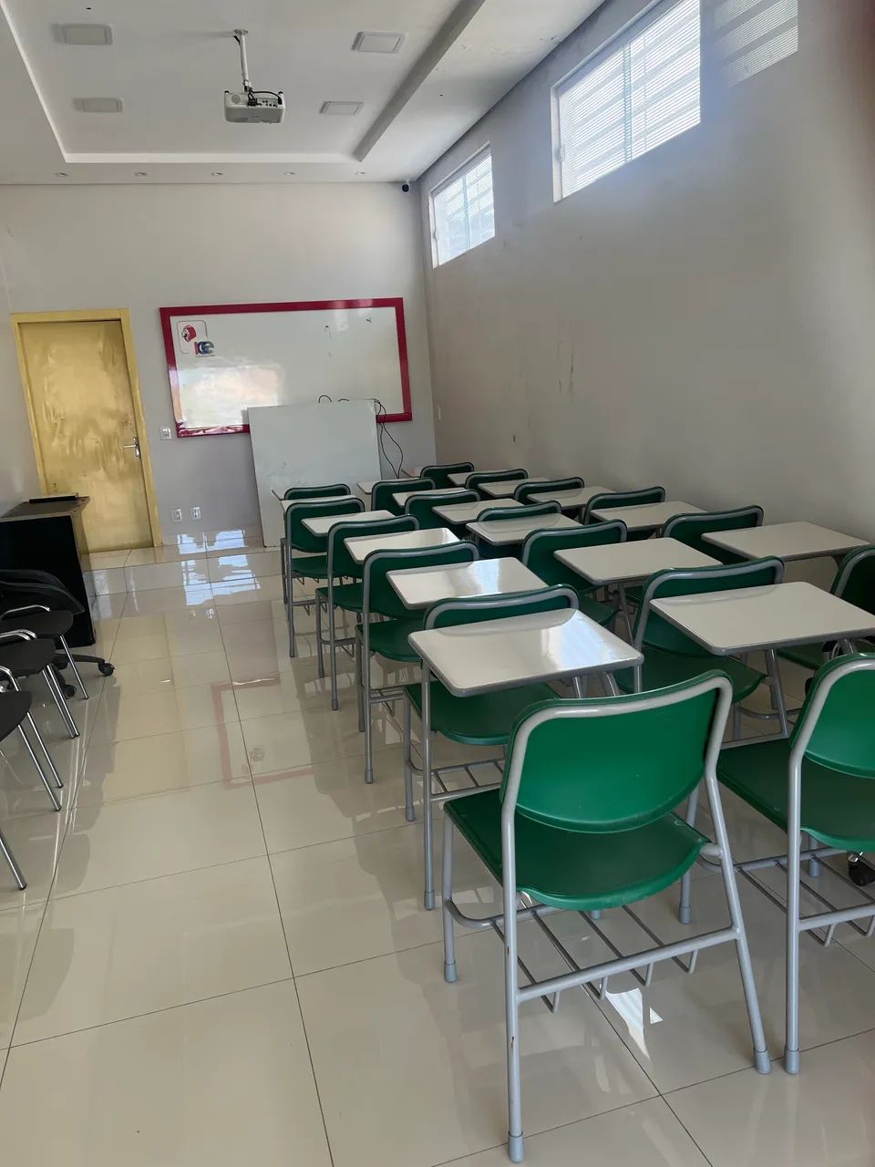 Cadeiras Universitárias Novas - R$ 270 cada - Foto 2