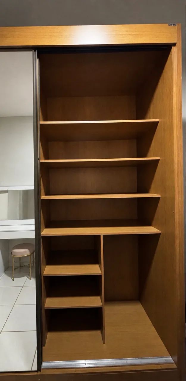 GUARDA-ROUPA GRANDE COM ESPELHO - R$ 800 - Foto 3