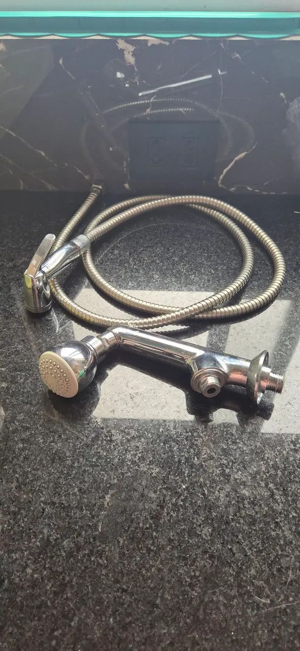 Deca Ducha Redonda de Parede Cromada Com Chuveirinho