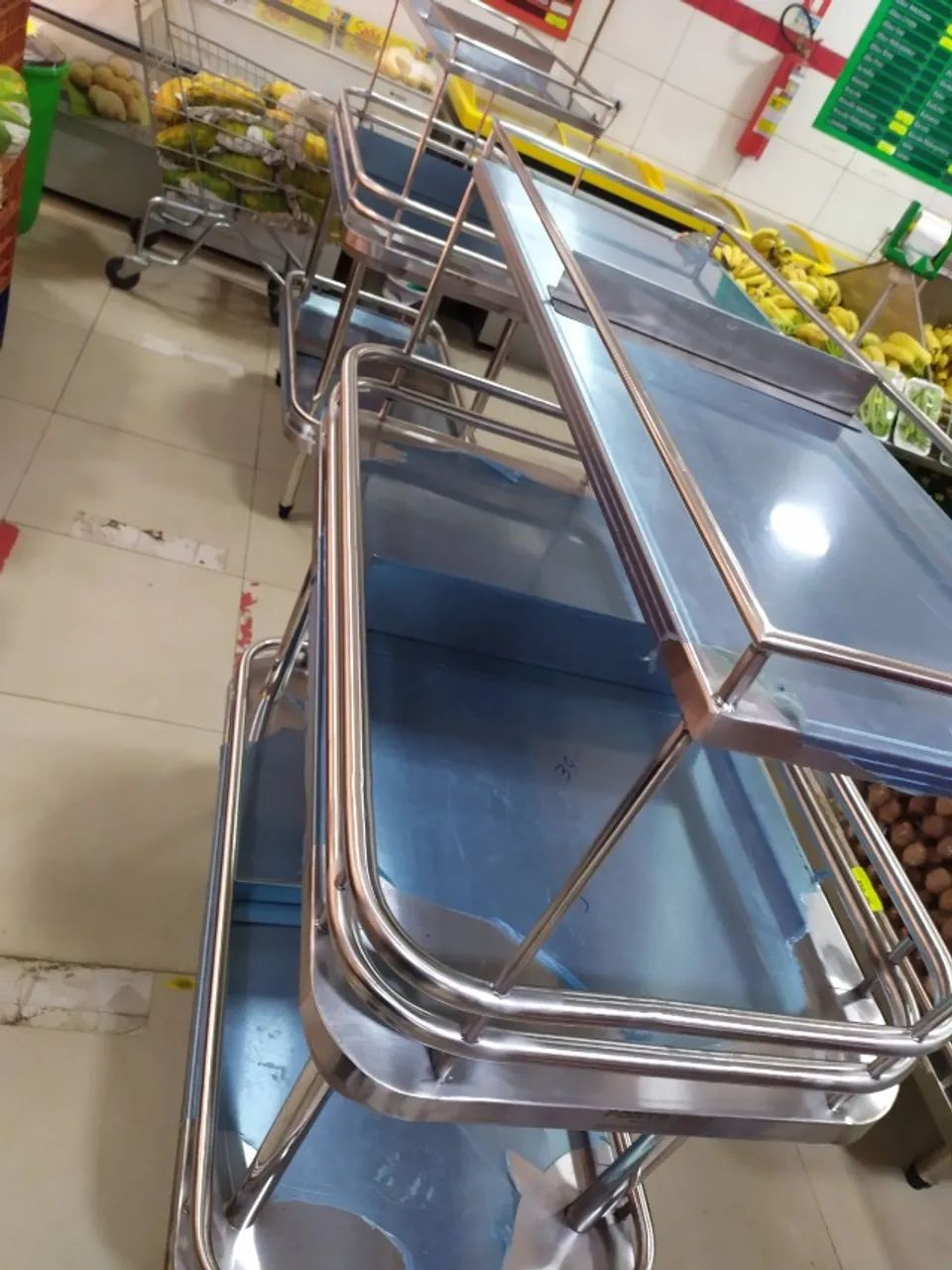 Banca / expositor de verduras em aço inox - sob medida  - Foto 4