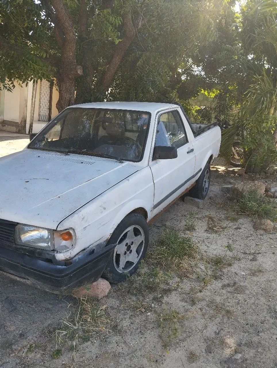 Vende-se uma Saveiro 97 com r$ 1000 de débito gás e gasolina motor 1.8 na Caucaia  - Foto 2