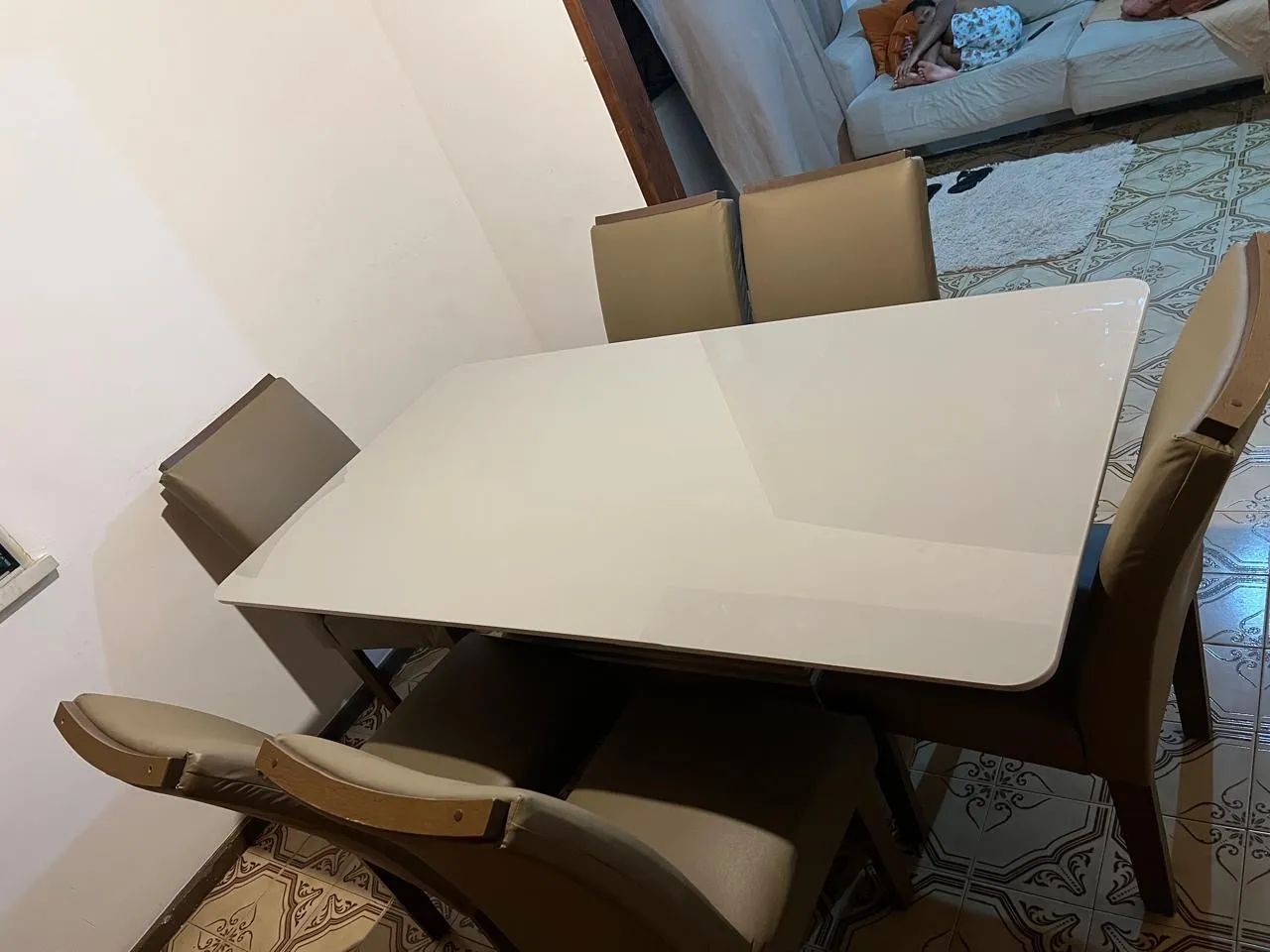 ? MESA DE JANTAR COM TAMPO DE VIDRO + 6 CADEIRAS - Foto 5