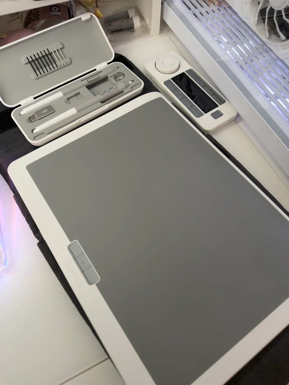 Mesa Digitalizadora Xencelabs Bundle Pen Table Medio SE, Com Caneta, 5.8", Branco 