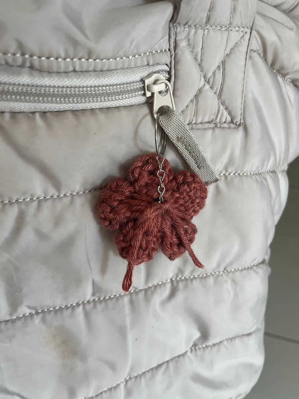 Chaveiro Artesanal de Flor de Crochê  - Foto 3