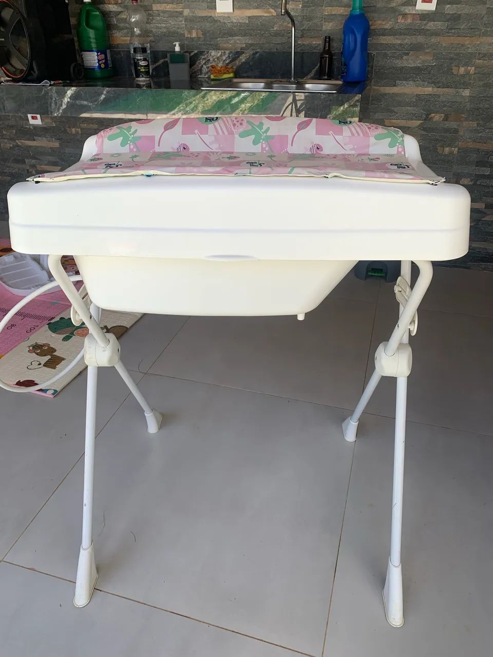 Banheira com suporte e trocador, semi nova  - Foto 4