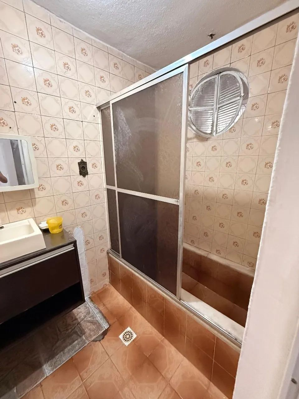 Aluga-se - Casa estilo estúdio, um quarto, cozinha e sala de jantar, banheiro e peq. Área. - Foto 5