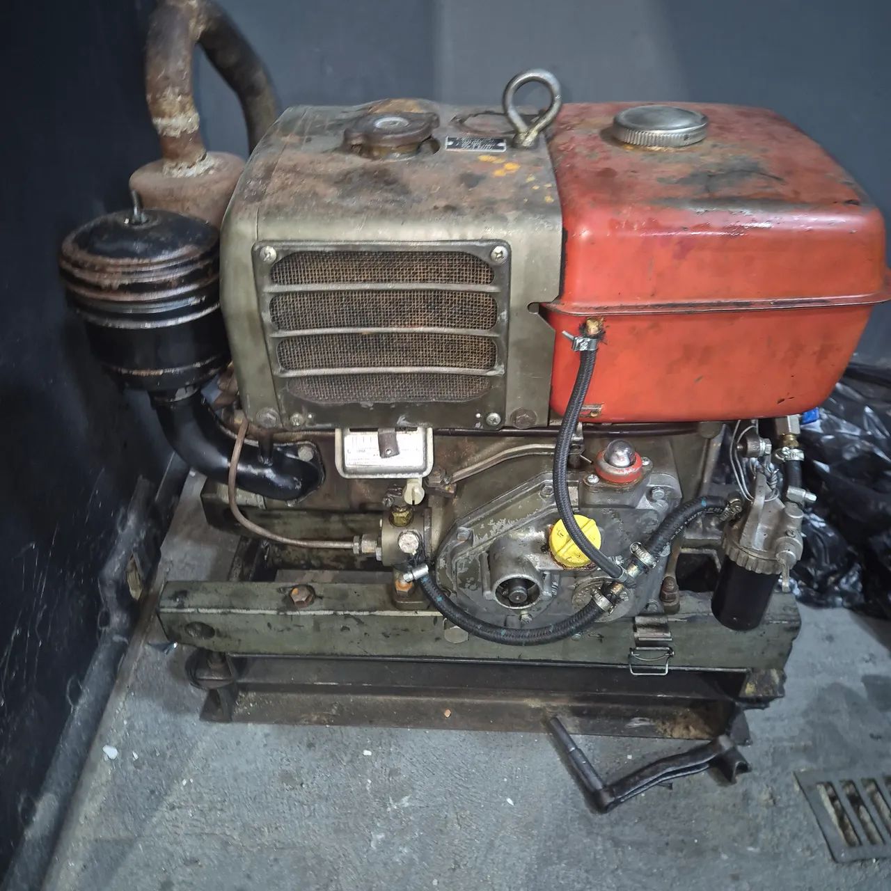 Motor estacionario + gerador de 4kva