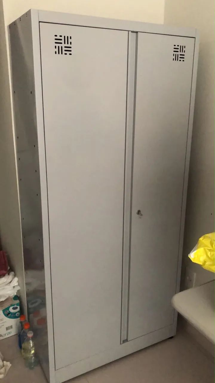 Armário de Aço 2 Portas com Chave e Prateleiras - Foto 2