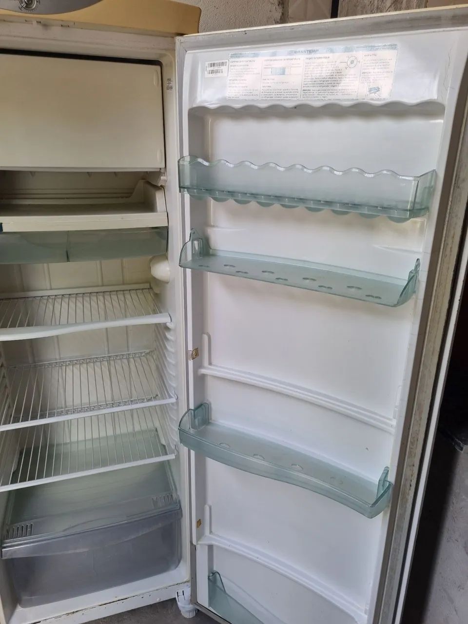 Geladeira bem consevada