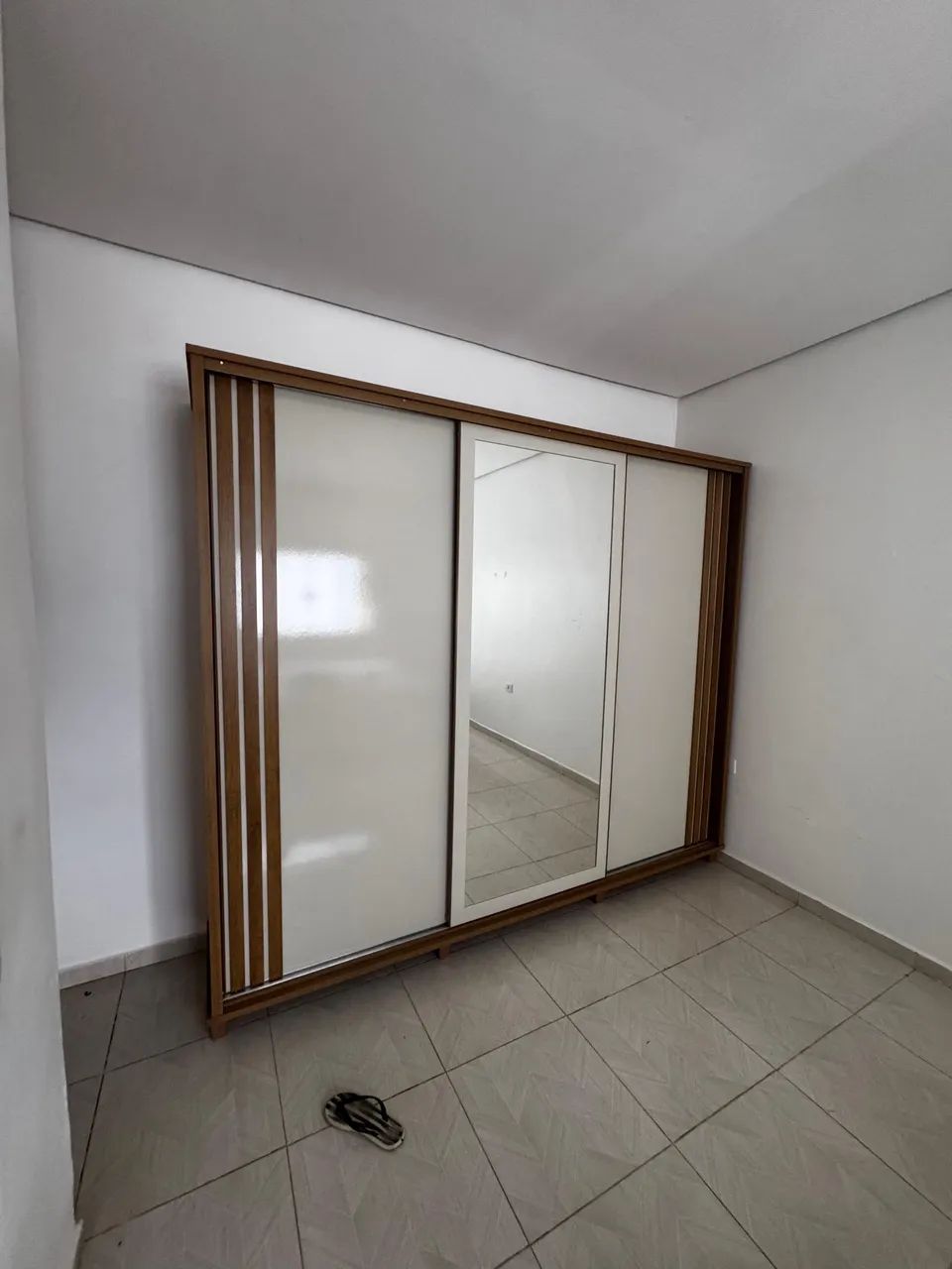 Vende-se guarda-roupa de casal 