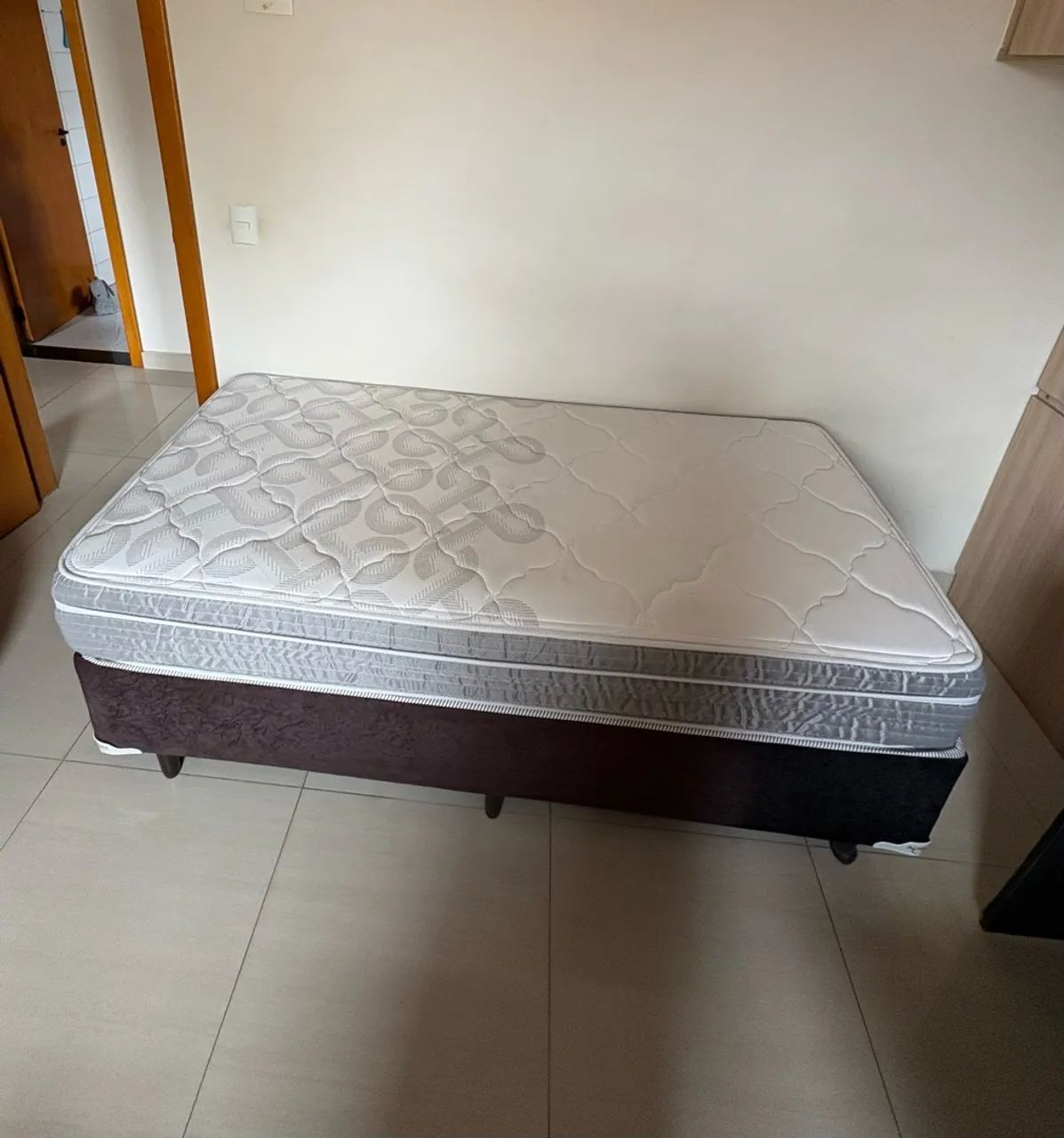Vendo Cama Box Marquês e Colchão de Solteiro Umaflex
