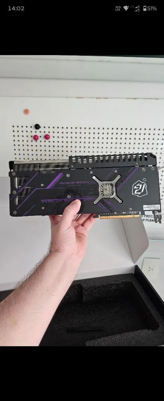 Placa de Vídeo ASRock AMD Radeon RX 7700XT - Foto 2