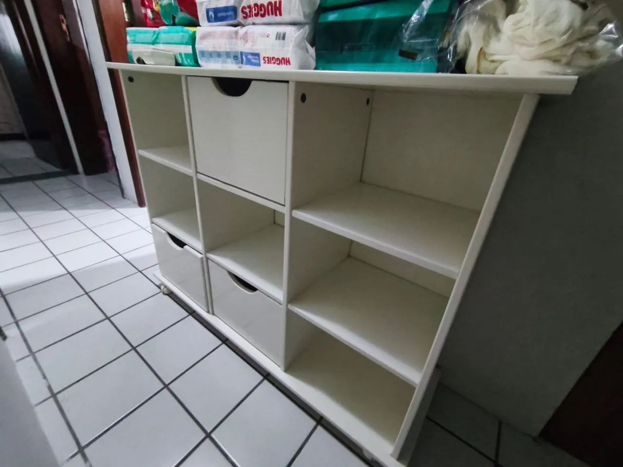 Móvel branco laqueado com rodinhas  - Foto 2