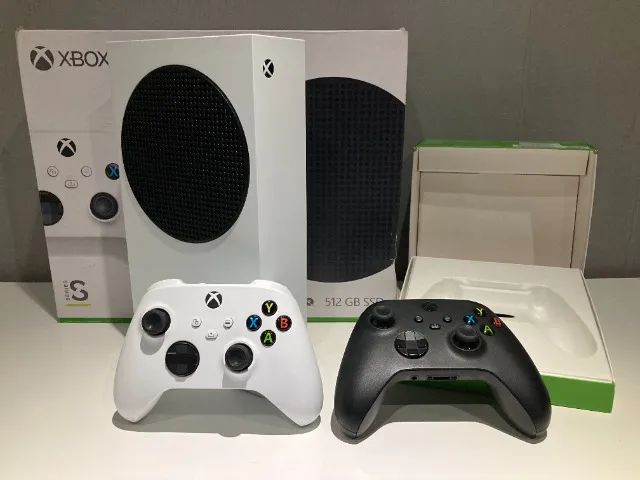 Xbox Series S + 2 Controles