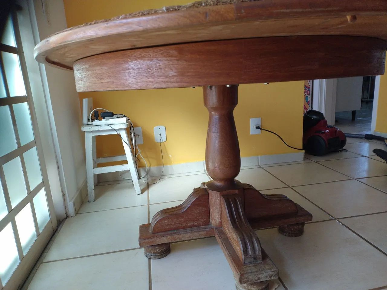 Mesa de Jantar Redonda Extensível em Madeira Maciça + 4 Cadeiras - Foto 4