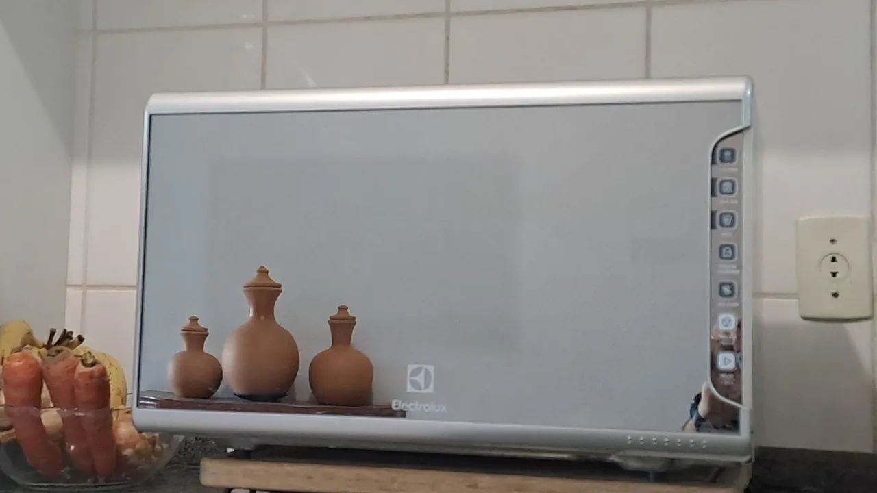 MICRO-ONDAS ELECTROLUX 31L ESPELHADO 220V
