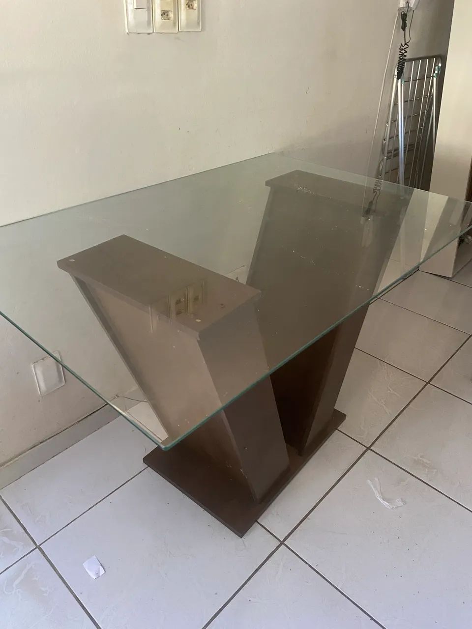 Vendo essa mesa com tampo de vidro , está bem conservada .  - Foto 3