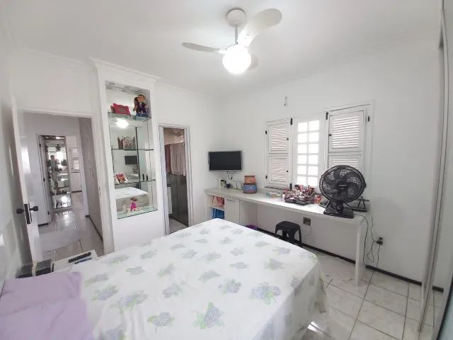 Casa com quatro suítes no Luciano Cavalcante - 220m²