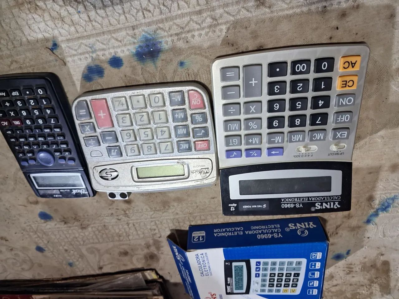 lote de calculadora .serve para decoração  - Foto 3