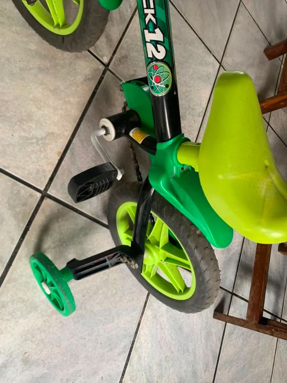 Bicicleta Infantil Aro 12 Verde com Rodinhas de Apoio<br> - Foto 5