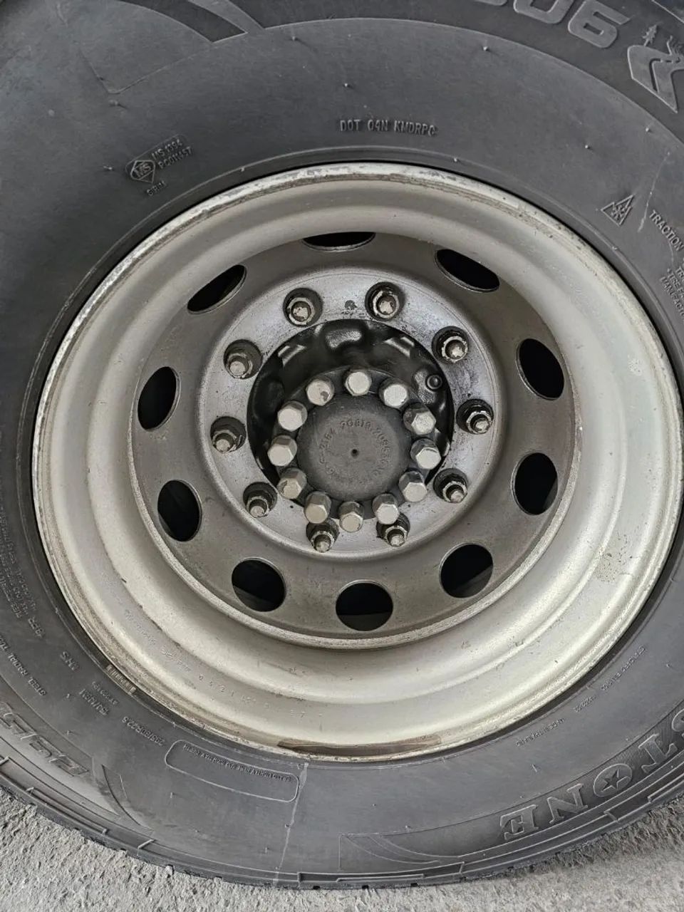 Cinco rodas para caminhão 