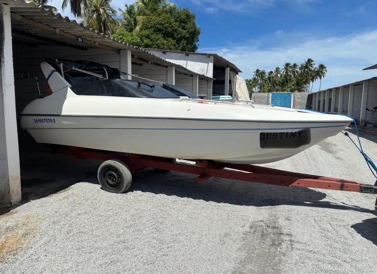 Vendo Lancha HD 19 pés impecável 