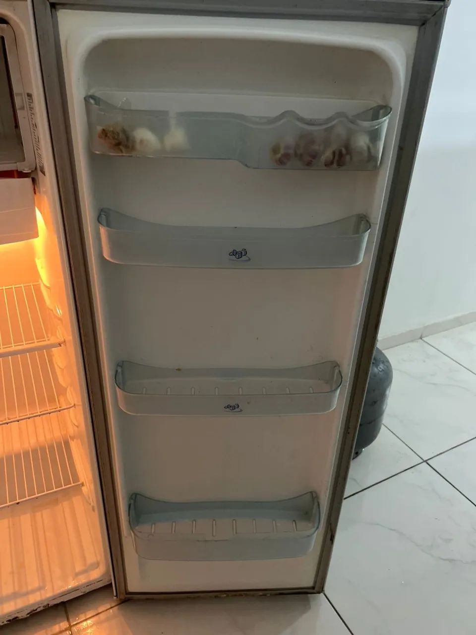 Geladeira eletrolux com freezer em ótimo estado e funcionando normalmente  - Foto 3