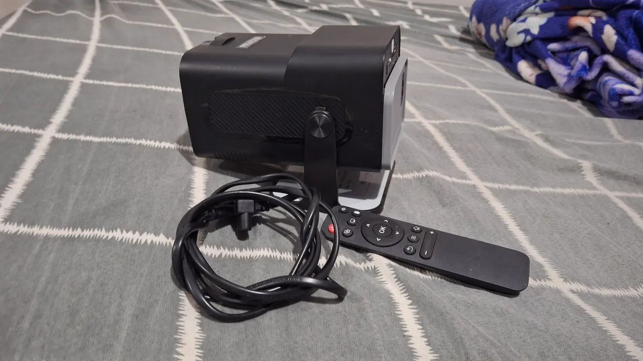 PROJETOR PORTÁTIL FULL HD + Wi-Fi + Android - Chega de TV Pequena
