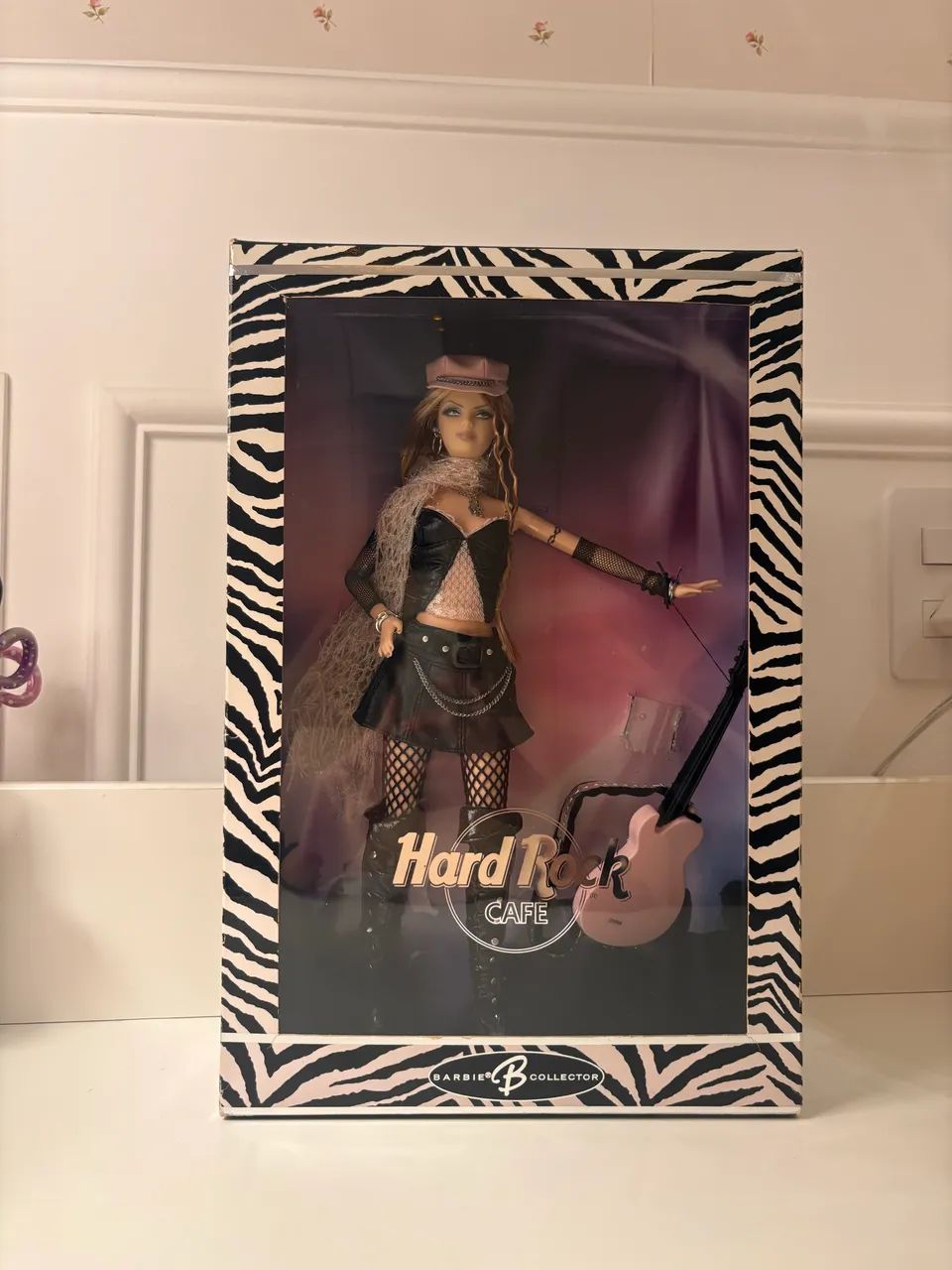 Boneca Barbie Hard Rock Cafe 2004 Silver Label Mattel