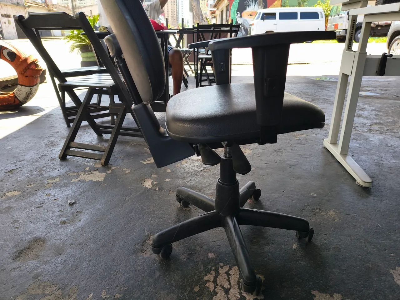 Vendo mesa e cadeira R$ 300 - Foto 4