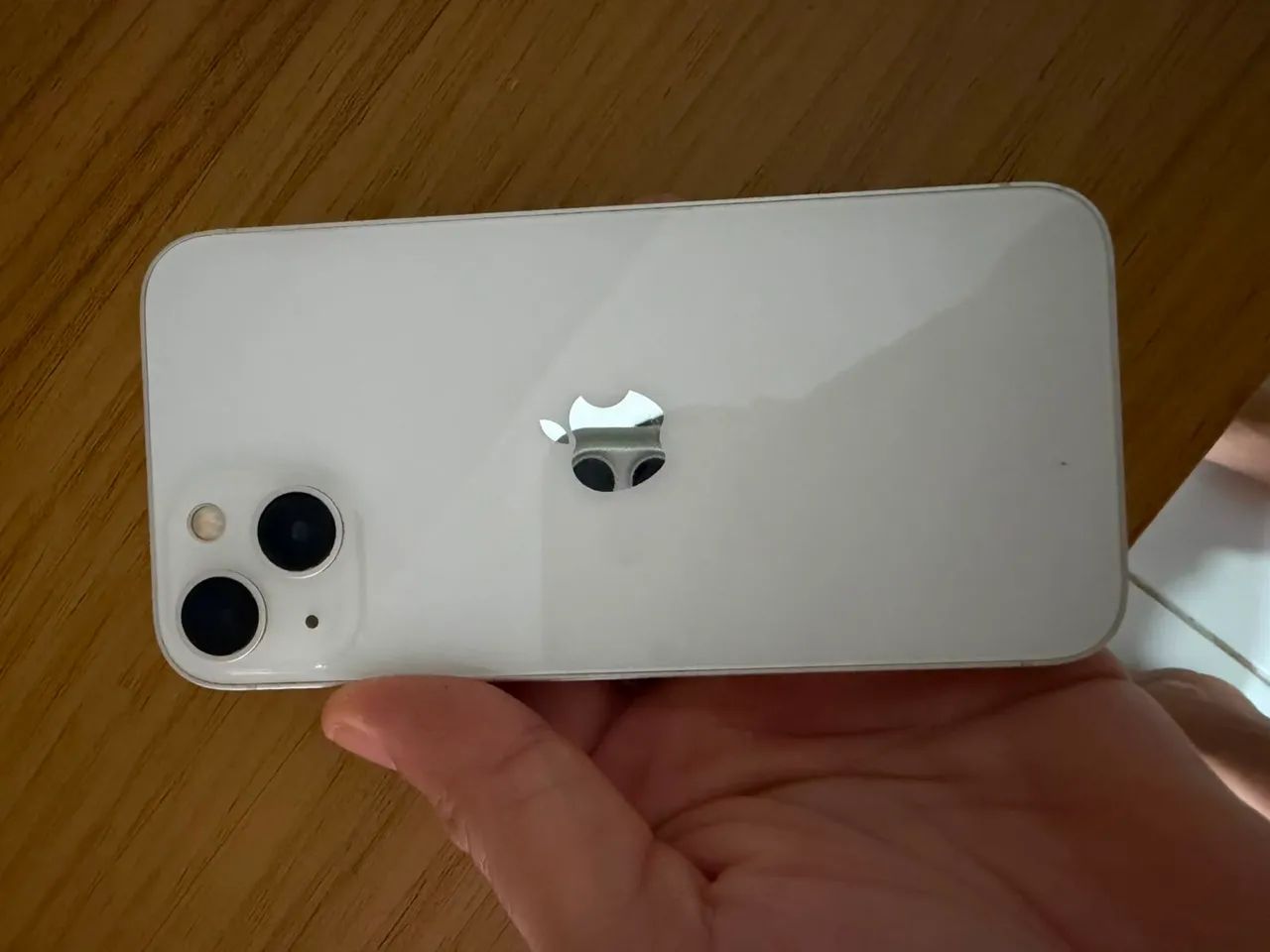 iPhone 13 , nunca aberto com todos os acessórios