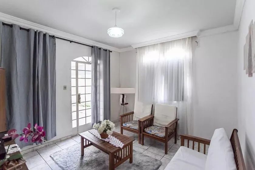 Casa à Venda - Castelo, 5 Quartos, 244 m2
