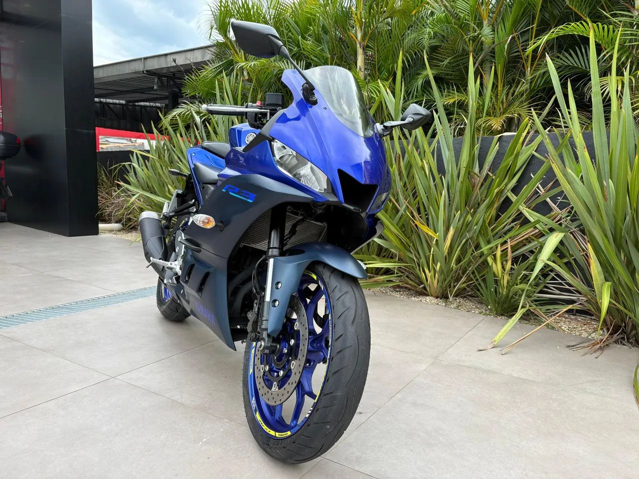 YAMAHA R3 2023 - Foto 4