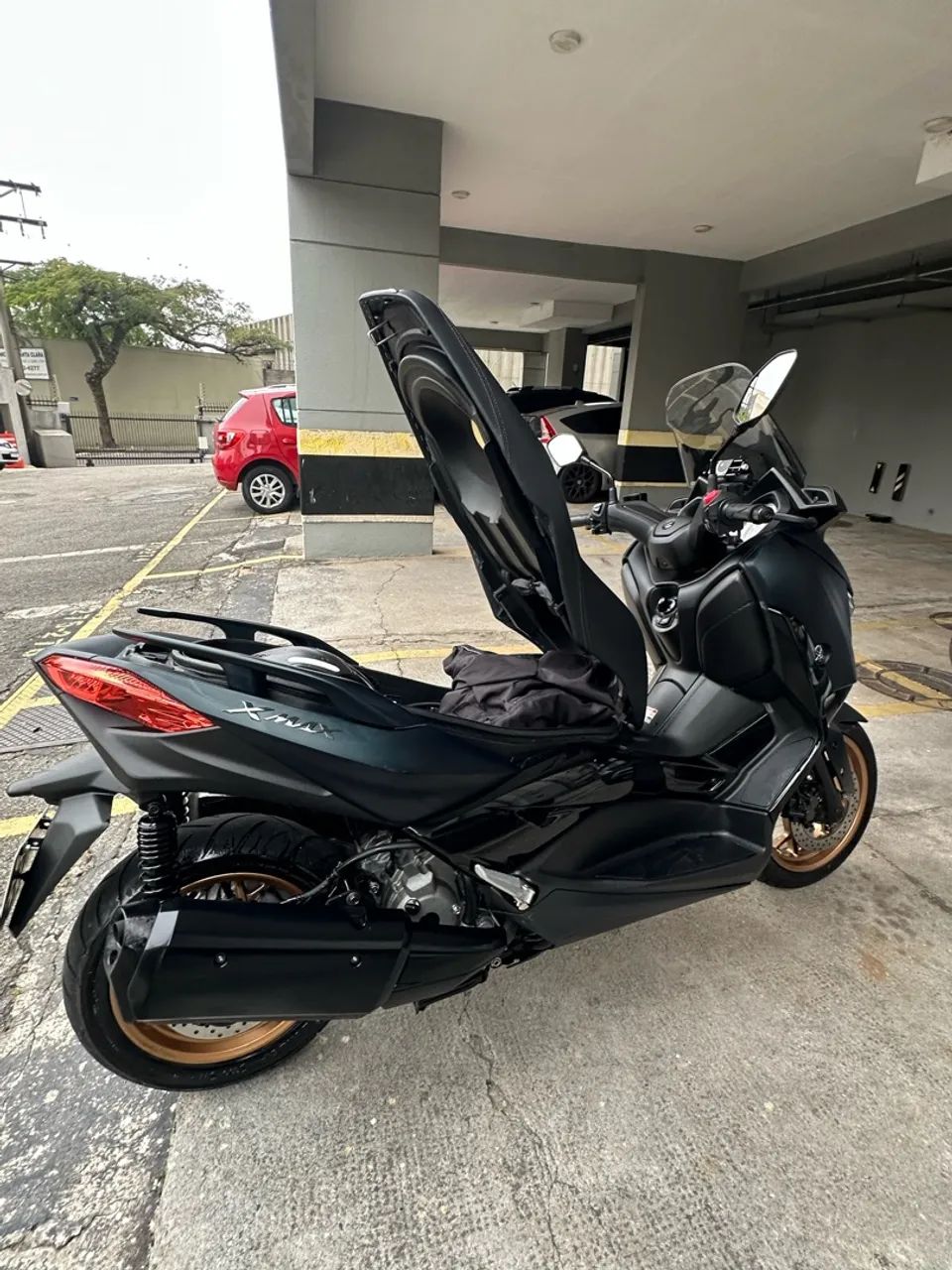 Xmax 250 ABS, baixíssima km - Foto 3