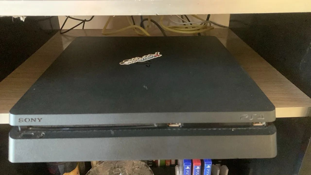 Ps4 slim 500gb + 2 controles 