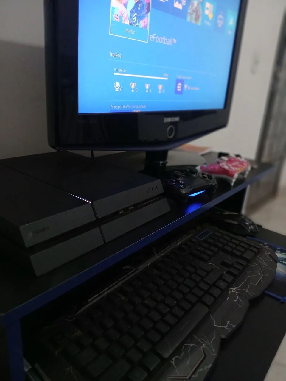 Vendo Ps4 com 2 controles - Foto 4