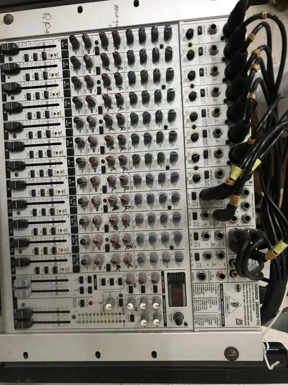 Mesa de som Behringer eurorack UB2222fx PRO - Foto 5