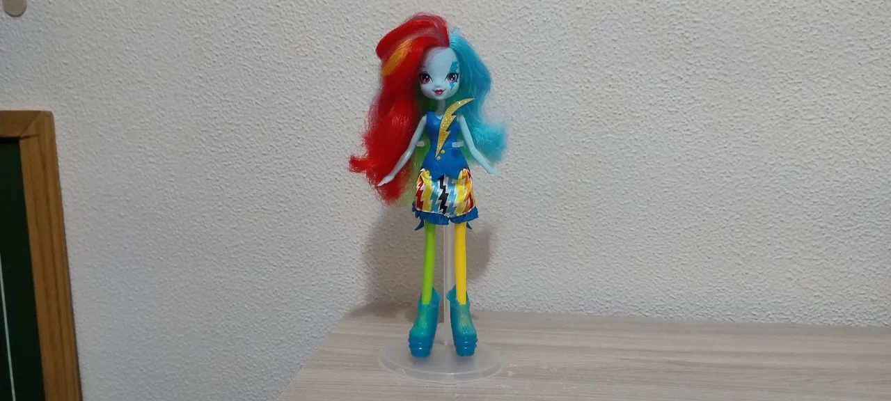 Boneca Equestria Rainbow Dash A8832 - Rainbow Rocks - My Little Pony